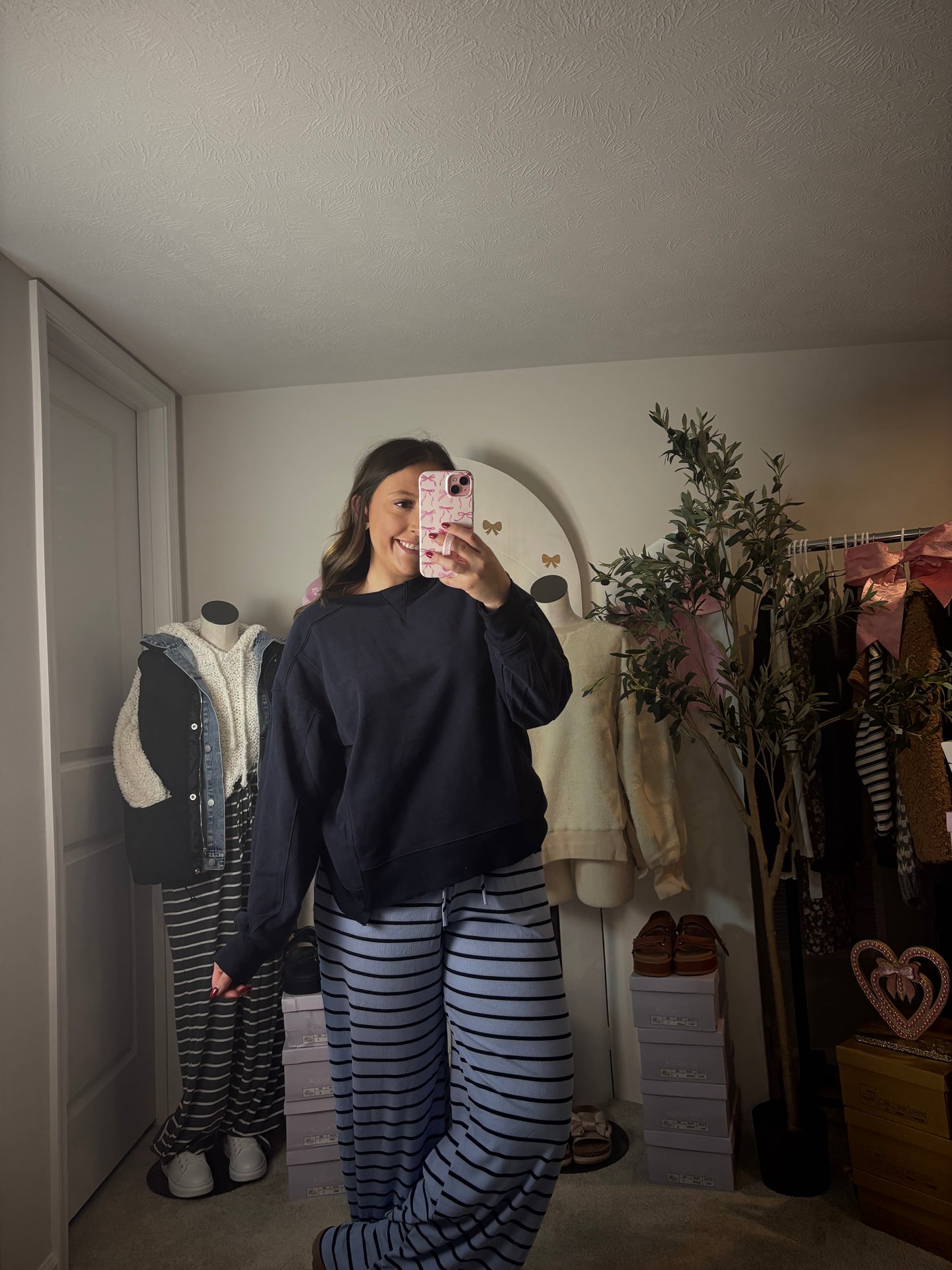 THE SAMMI ~ NAVY CREWNECK