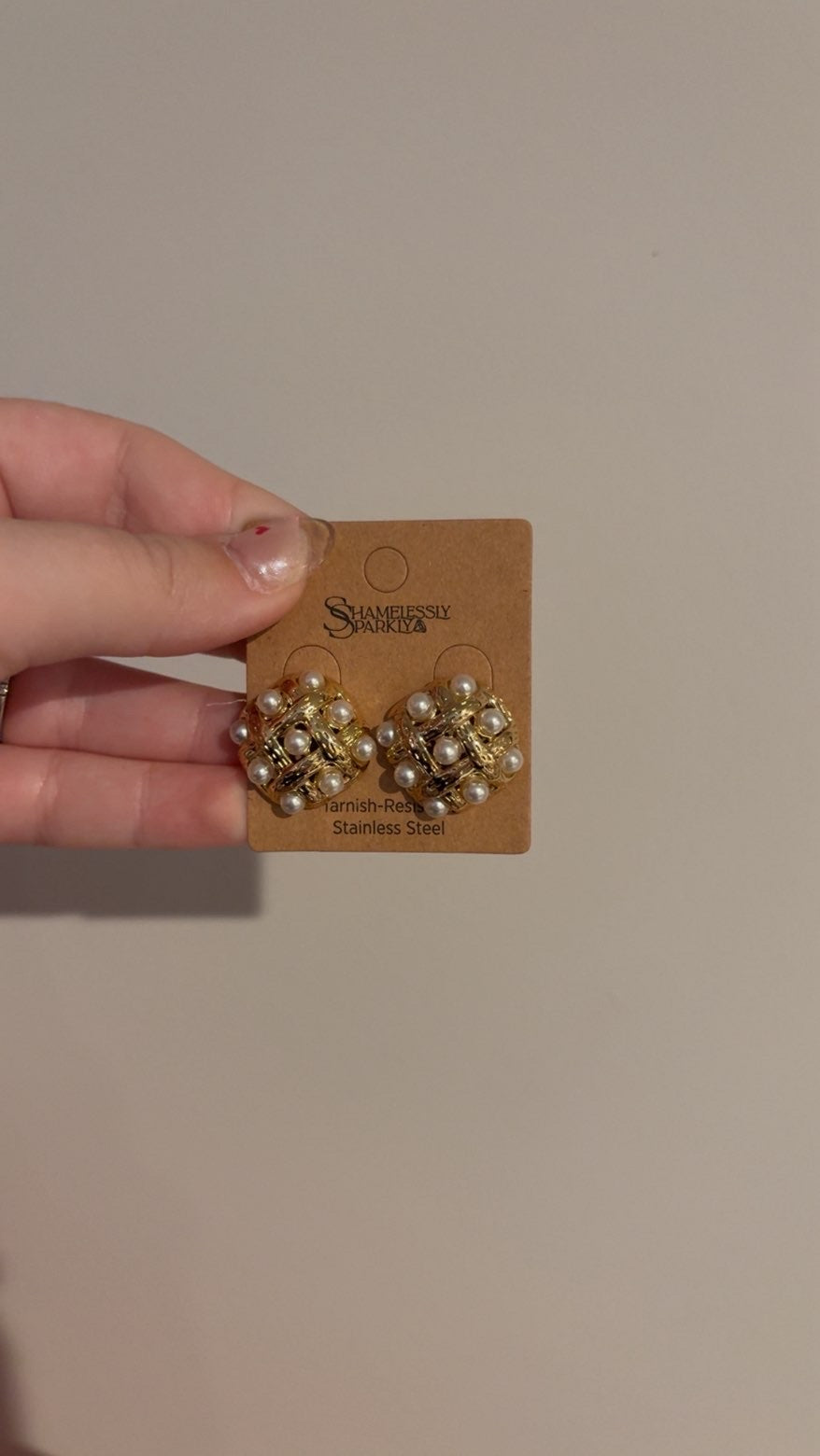 THE CHUNKY PEARL STUDS